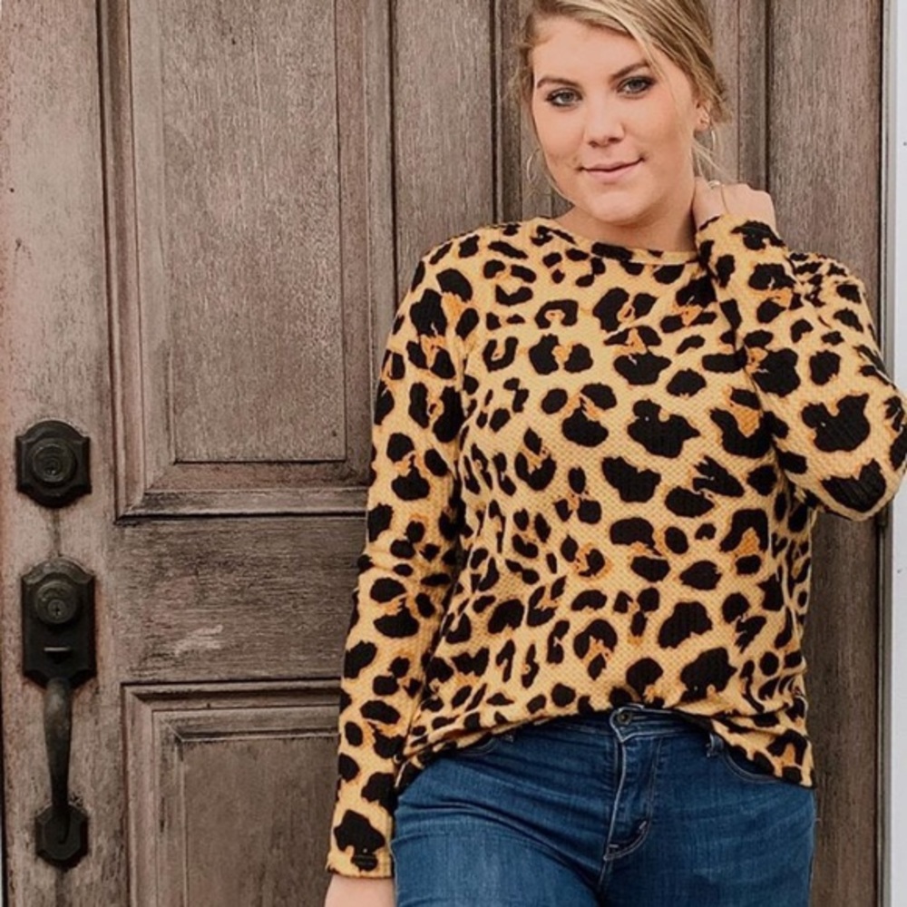 Simply Southern Waffle Knit Top Women’s Size S Leo Leopard Print Crew Neck